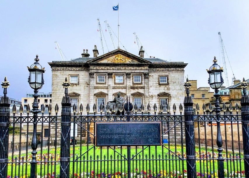 A photograph of a neoclassical townhouse/bank in Edinburgh.