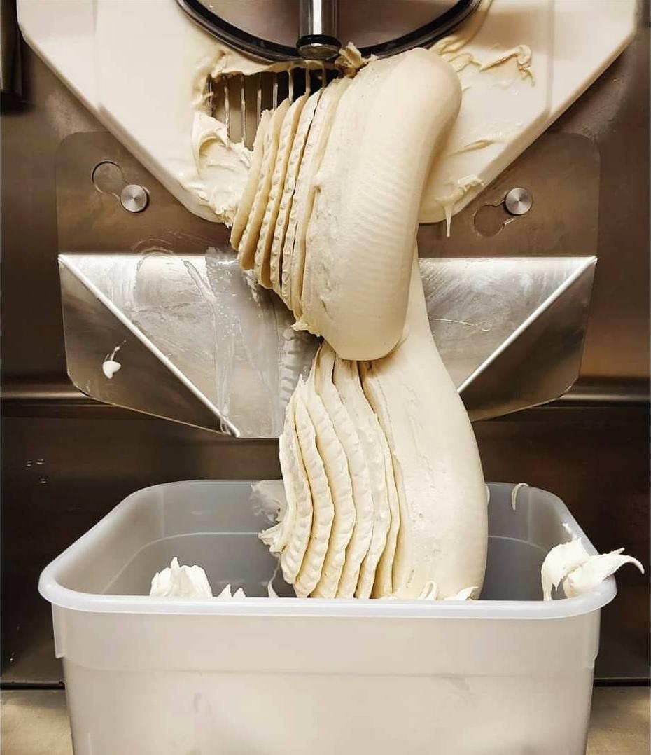 A close up of gelato being made.